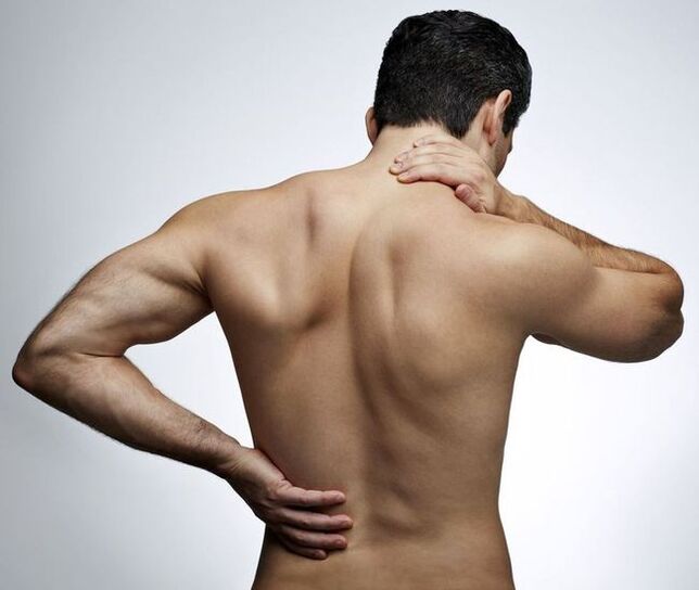 Bir erkekte sol kürek kemiğinin altında bir terapiste gitmeyi gerektiren uzun süreli ağrı